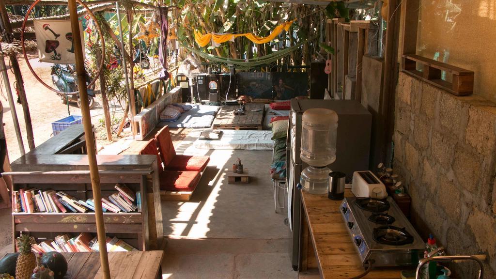 Wonderland Hostel Анжуна Екстер'єр фото