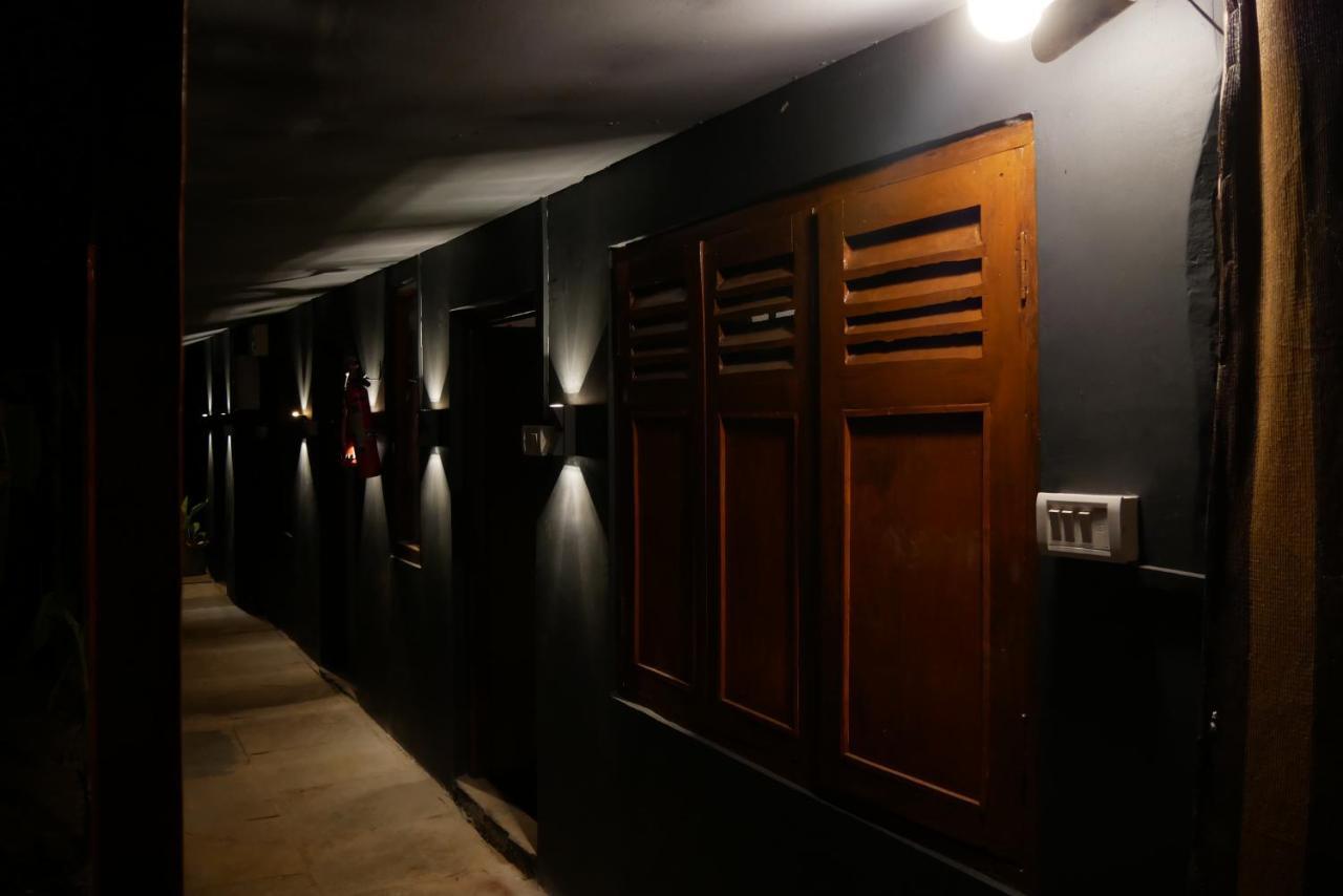Wonderland Hostel Анжуна Екстер'єр фото